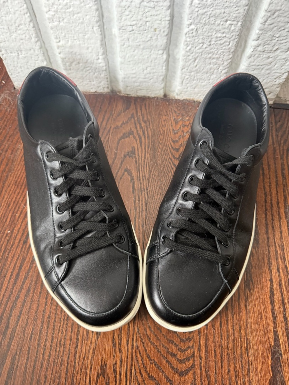Mens Gucci Ace Low-Top Sneaker.Size 8. Black leather upper/red “snakeskin”’trim.
